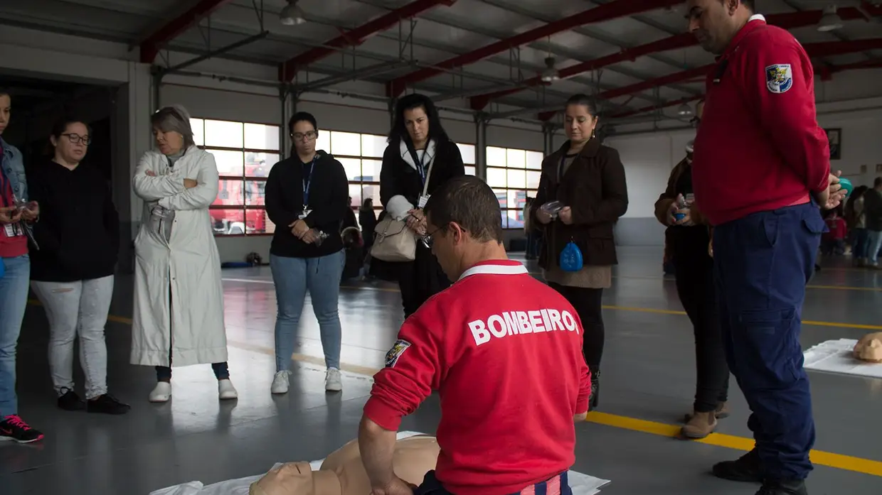 Formação em suporte básico de vida na infância dada pelos Bombeiros de Samora Correia