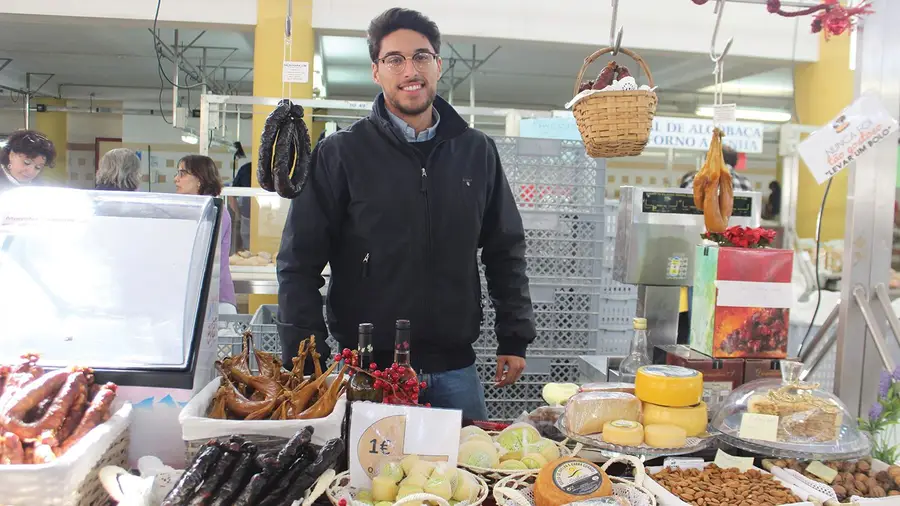 Deixa as leis para vender chouriços e queijos no Mercado de Torres Novas Deixa as leis para vender chouriços e queijos no Mercado de Torres Novas