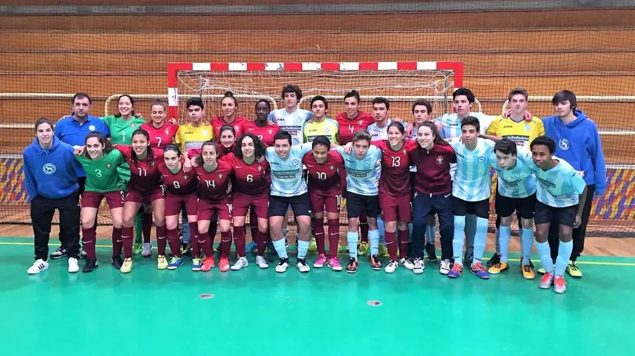 Juvenis do Vitória de Santarém perdem com Selecção A feminina Juvenis do Vitória de Santarém perdem com Selecção A feminina