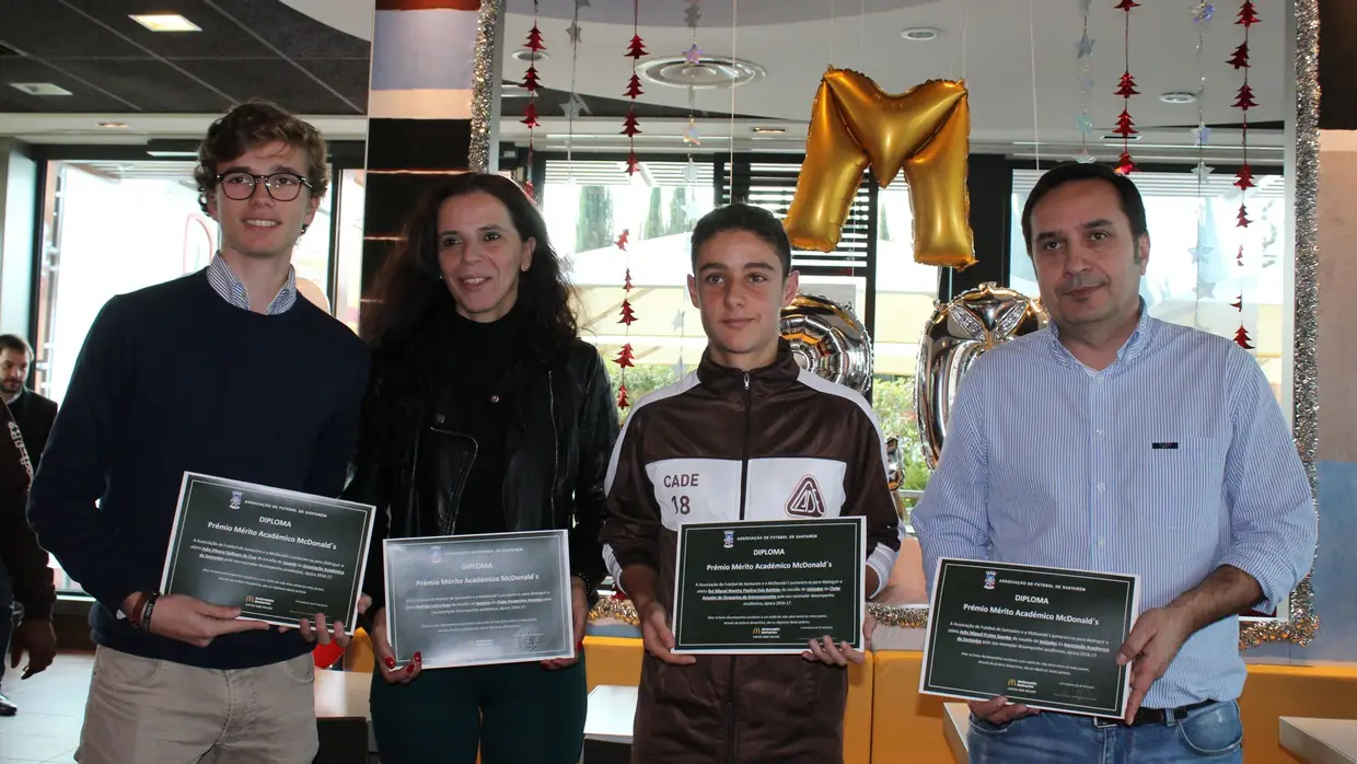 McDonald’s e Associação de Futebol de Santarém premeiam melhores alunos e atletas