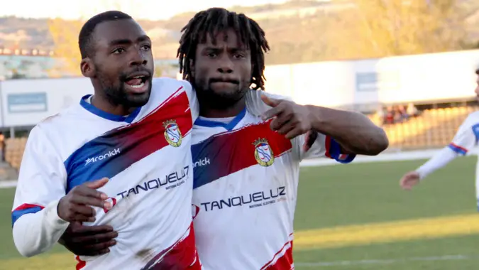 FC Alverca vence e segue na liderança FC Alverca vence e segue na liderança