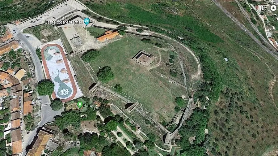 Projecto de arborização na encosta do castelo de Abrantes Projecto de arborização na encosta do castelo de Abrantes