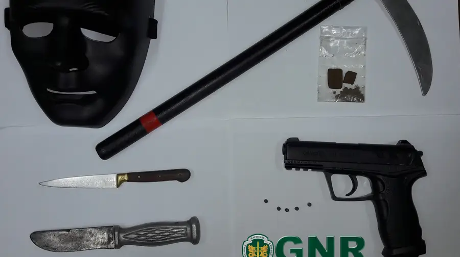 Detido por posse de armas e droga em Samora Correia Detido por posse de armas e droga em Samora Correia