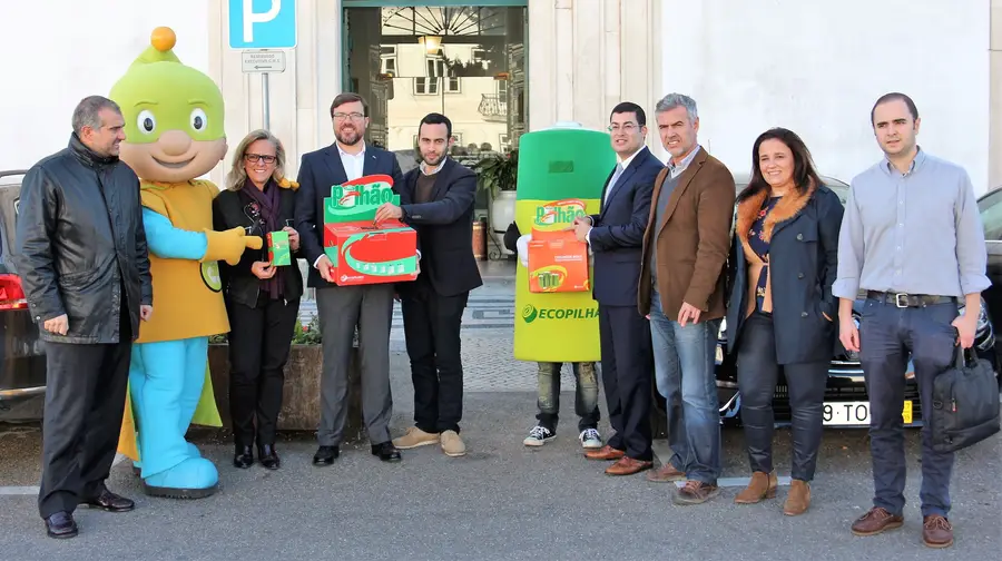 Autarcas dão a cara por nova campanha da Ecopilhas Autarcas dão a cara por nova campanha da Ecopilhas