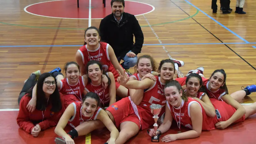 Equipa do Santarém Basket campeã distrital de sub 19 Equipa do Santarém Basket campeã distrital de sub 19
