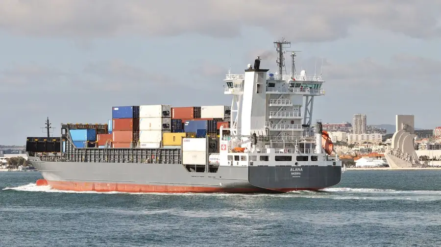 Ao passar um navio... Ao passar um navio...