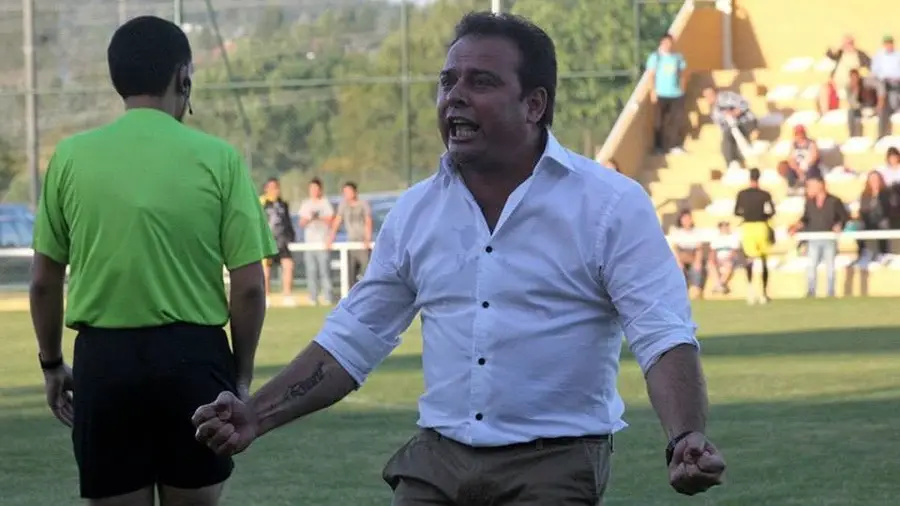Treinador do Ouriense suspenso por um ano por agressão a futebolista do Mação Treinador do Ouriense suspenso por um ano por agressão a futebolista do Mação