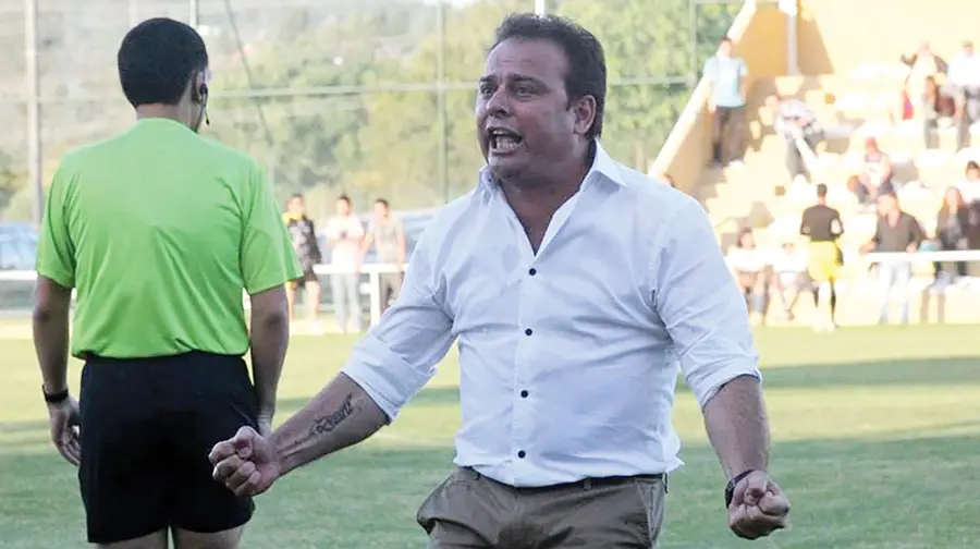 Treinador do Ouriense suspenso por um ano por agressão a futebolista do Mação Treinador do Ouriense suspenso por um ano por agressão a futebolista do Mação