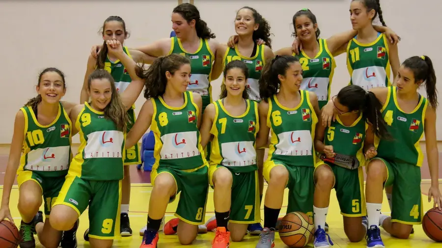 Zona Alta campeã distrital sub 16 de basket feminino Zona Alta campeã distrital sub 16 de basket feminino