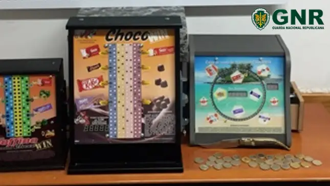 GNR apreende máquinas de jogo ilegal em Vialonga GNR apreende máquinas de jogo ilegal em Vialonga