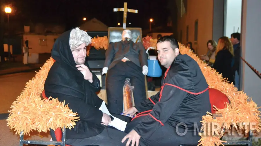 Senhor Entrudo foi enterrado na Granja e comeram-lhe o chouriço Senhor Entrudo foi enterrado na Granja e comeram-lhe o chouriço