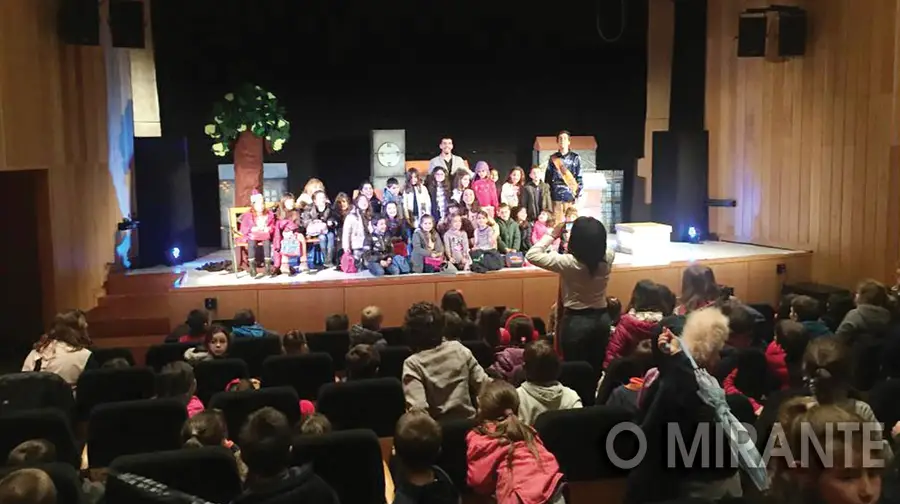Estudantes de Torres Novas assistiram ao “Príncipe Feliz” do Cegada Estudantes de Torres Novas assistiram ao “Príncipe Feliz” do Cegada
