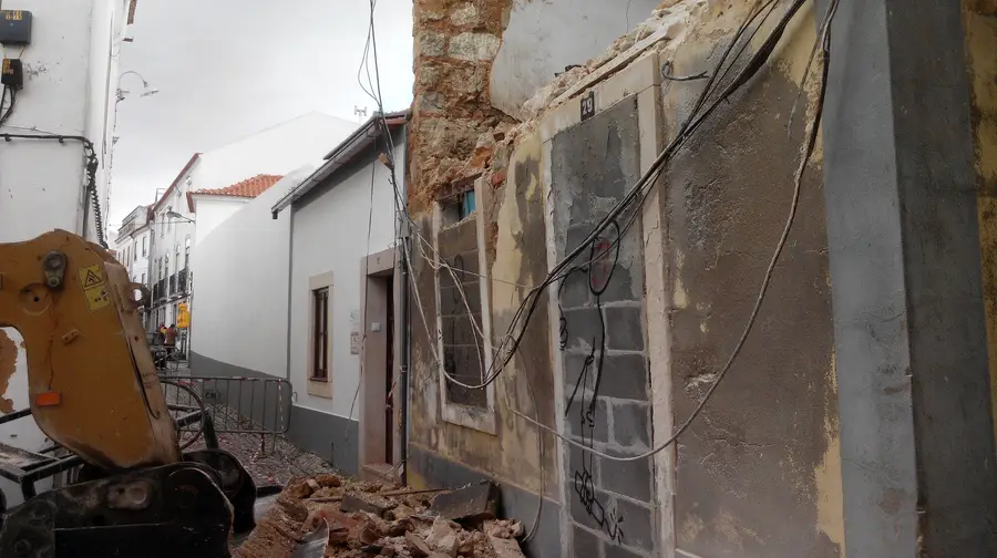 Mais um edifício que veio abaixo no centro histórico Mais um edifício que veio abaixo no centro histórico