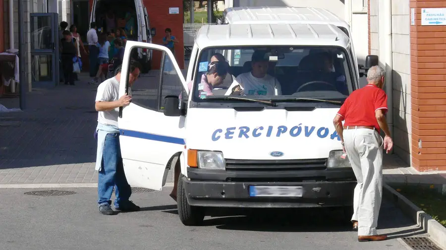 Motorista da Cercipóvoa apanhado com álcool é o novo responsável pelos transportes Motorista da Cercipóvoa apanhado com álcool é o novo responsável pelos transportes