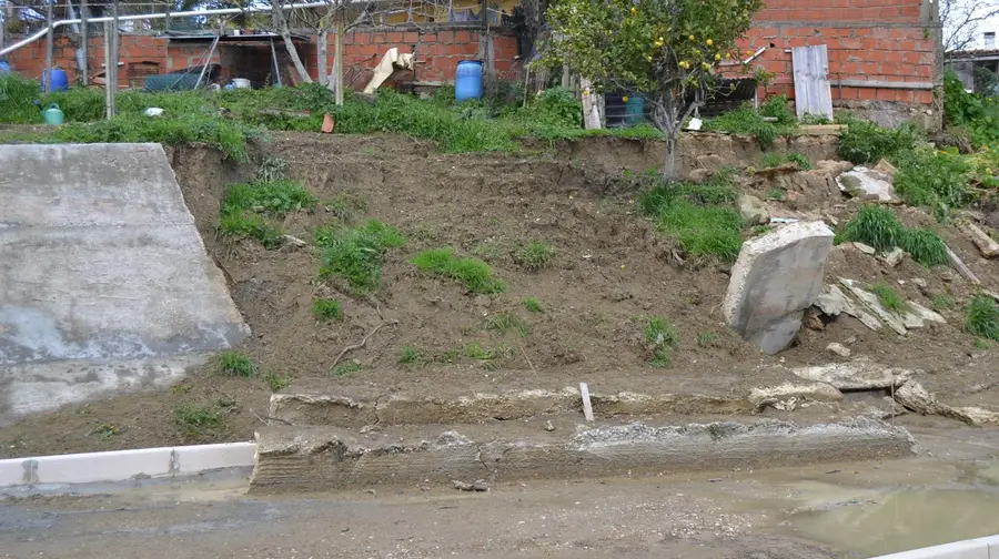 Queda de muro em Alhandra devido ao mau tempo Queda de muro em Alhandra devido ao mau tempo