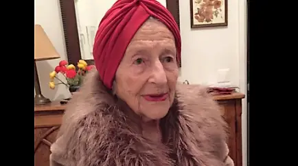 Professora de Yoga com 94 anos regressa a Santarém para aula aberta nas festas da cidade Professora de Yoga com 94 anos regressa a Santarém para aula aberta nas festas da cidade