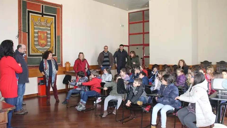 Alunos do Entroncamento compram árvores para oferecer a Mação