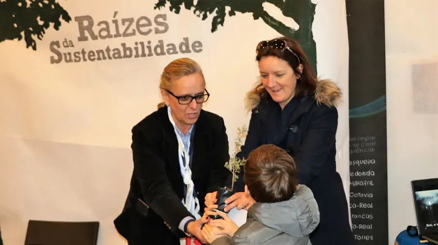 Famílias de Santarém recebem árvores para plantar e cuidar Famílias de Santarém recebem árvores para plantar e cuidar
