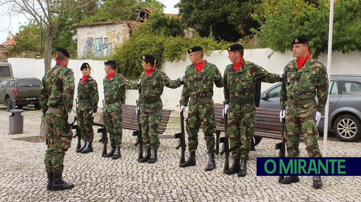Homenagem a Salgueiro Maia no Jardim dos Cravos em Santarém