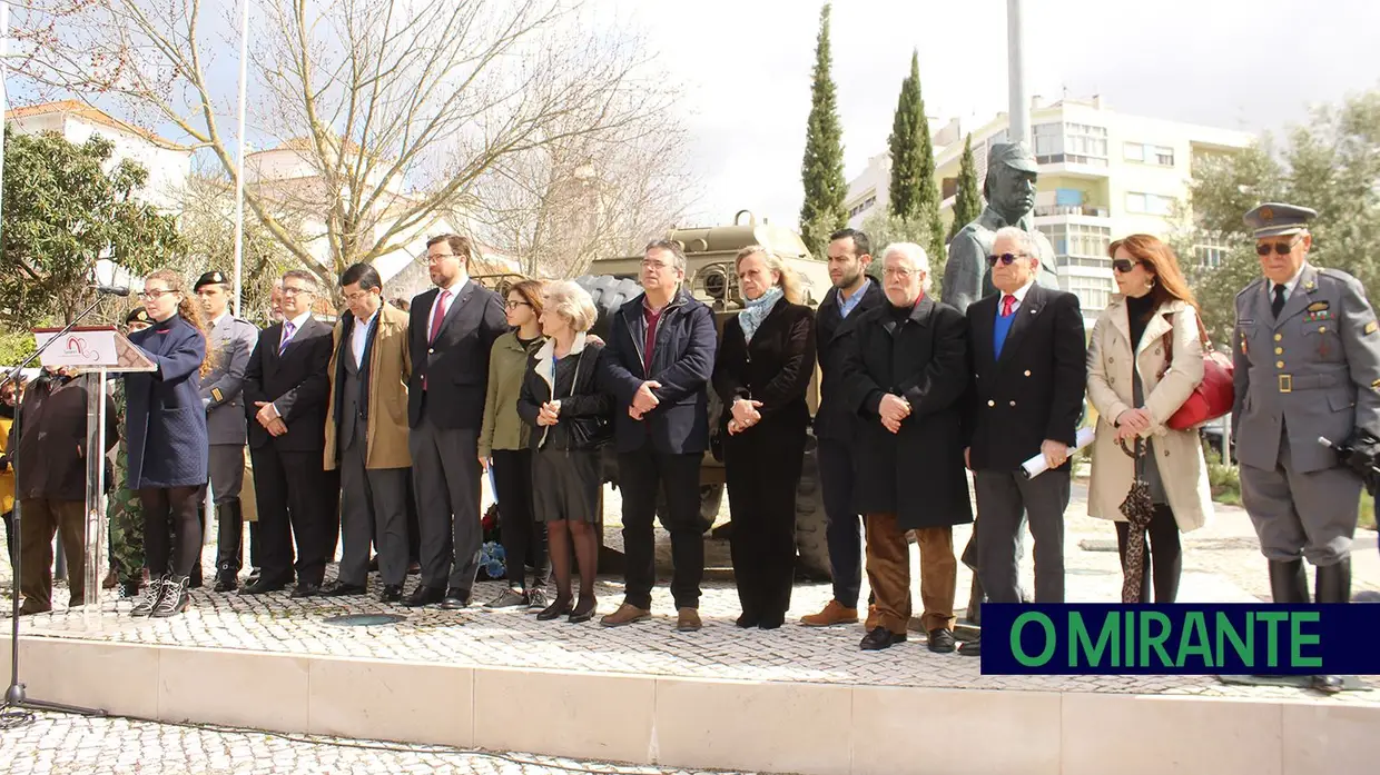 Homenagem a Salgueiro Maia no Jardim dos Cravos em Santarém