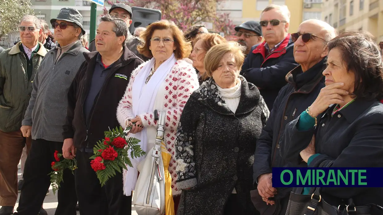 Homenagem a Salgueiro Maia no Jardim dos Cravos em Santarém