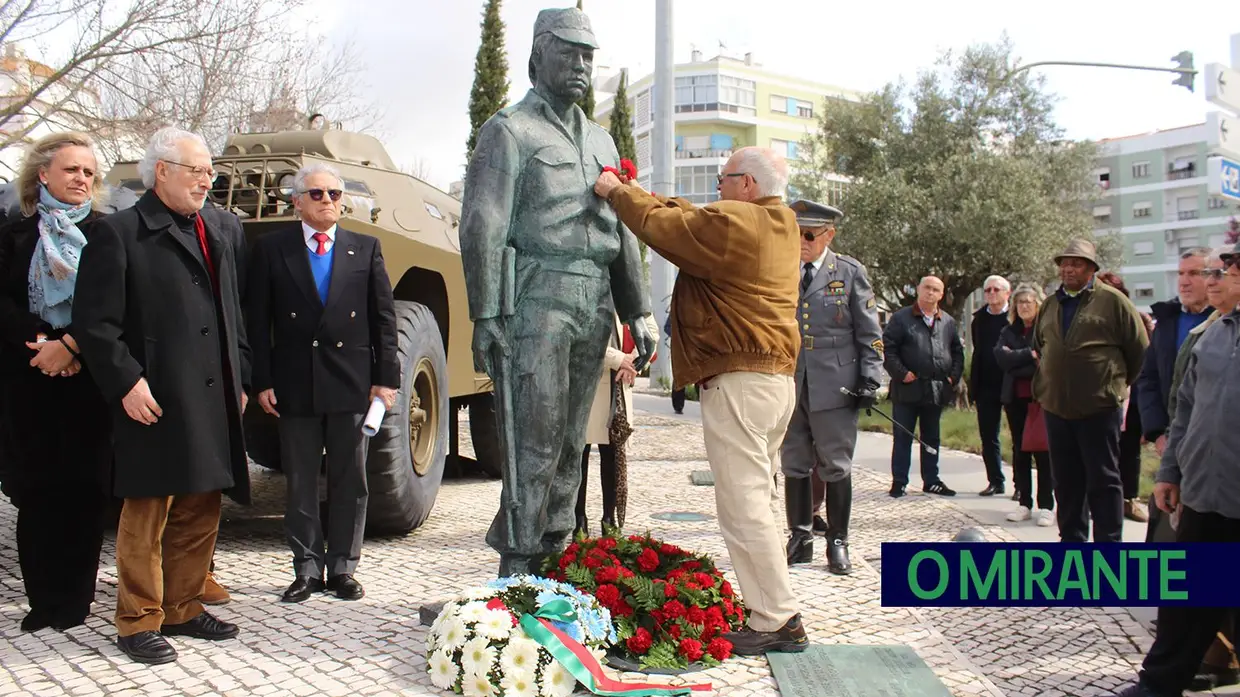Homenagem a Salgueiro Maia no Jardim dos Cravos em Santarém