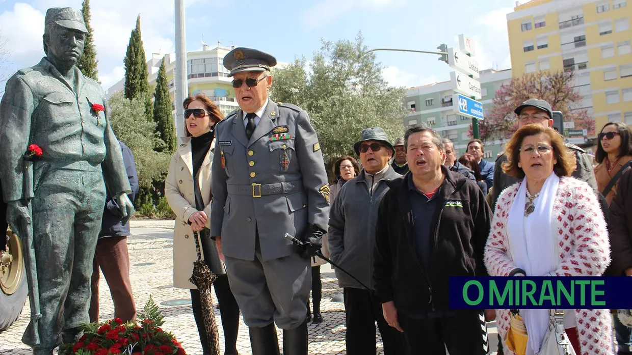 Homenagem a Salgueiro Maia no Jardim dos Cravos em Santarém