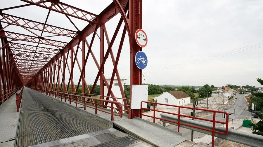 Cartaxo e Salvaterra intervêm na Ponte D. Amélia a partir de segunda-feira Cartaxo e Salvaterra intervêm na Ponte D. Amélia a partir de segunda-feira