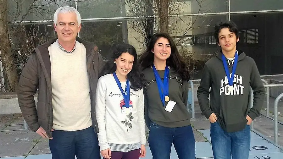 Alunos de Fazendas de Almeirim vencem semifinal das Olimpíadas da Química júnior Alunos de Fazendas de Almeirim vencem semifinal das Olimpíadas da Química júnior