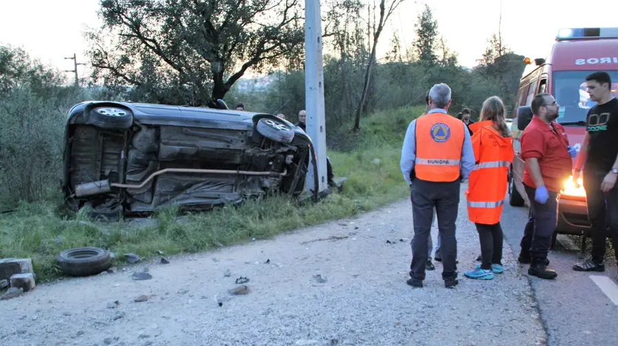Colisão entre camião e ligeiro em Constância Colisão entre camião e ligeiro em Constância