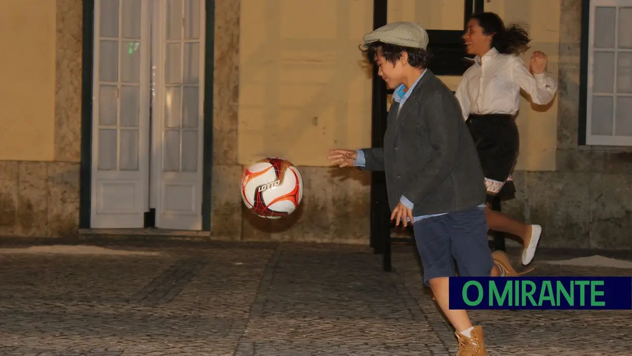 Espetáculo O Povo Saiu à Rua, pela Associação Teatral Revisteiros- Samora Correia- 25 de Abril