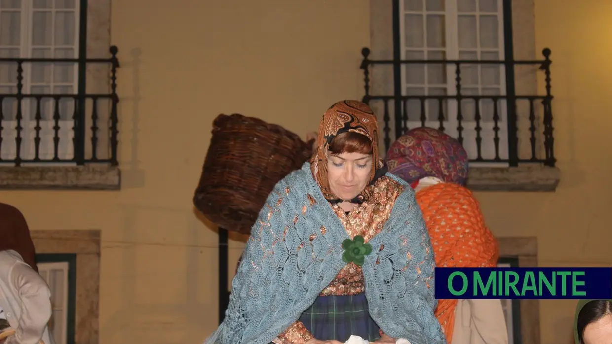 Espetáculo O Povo Saiu à Rua, pela Associação Teatral Revisteiros- Samora Correia- 25 de Abril