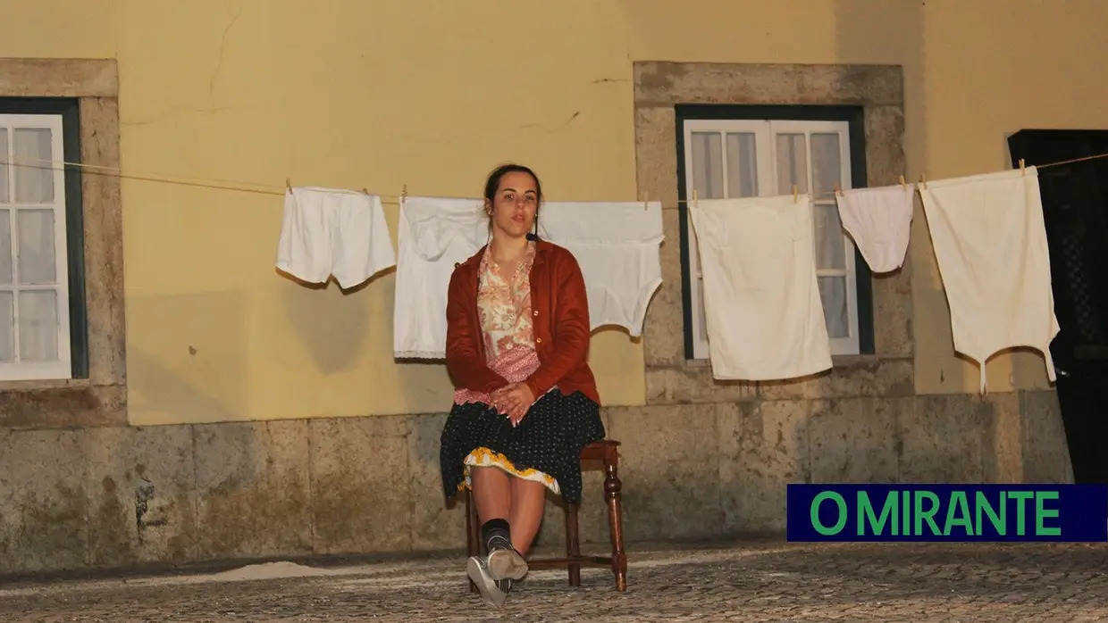 Espetáculo O Povo Saiu à Rua, pela Associação Teatral Revisteiros- Samora Correia- 25 de Abril