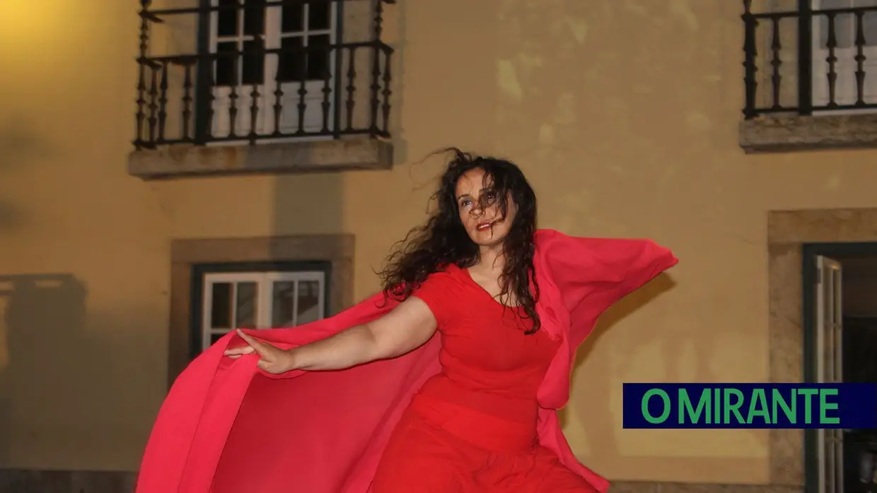 Espetáculo O Povo Saiu à Rua, pela Associação Teatral Revisteiros- Samora Correia- 25 de Abril