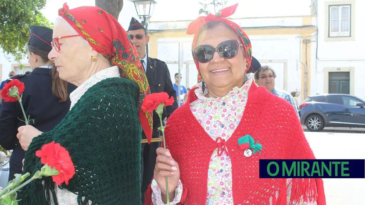 Celebrações do 25 de Abril em Benavente com cortejo de associações e colectividades