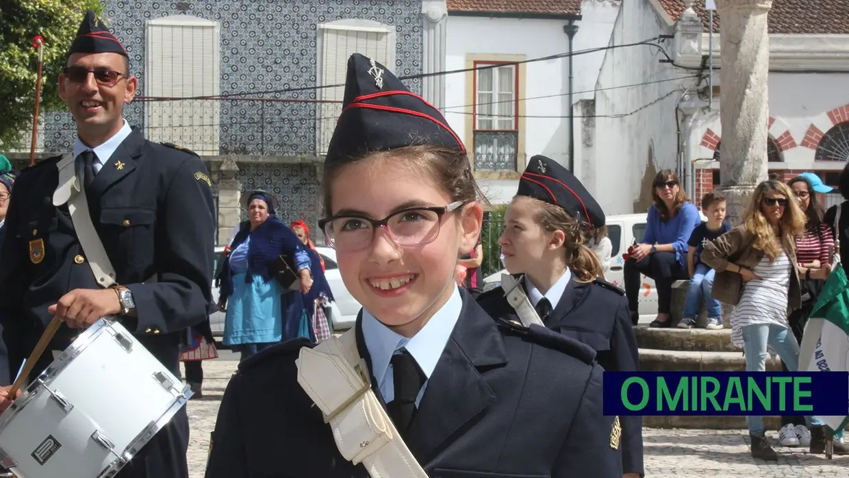 Celebrações do 25 de Abril em Benavente com cortejo de associações e colectividades