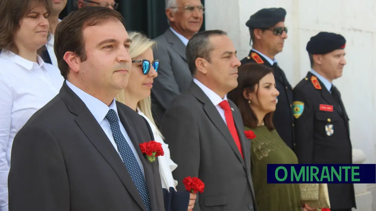 Celebrações do 25 de Abril em Benavente com cortejo de associações e colectividades