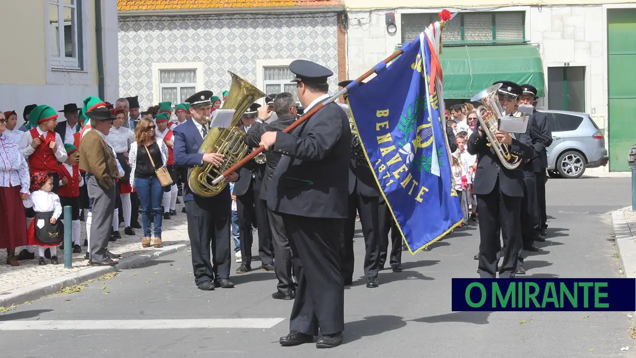 Celebrações do 25 de Abril em Benavente com cortejo de associações e colectividades