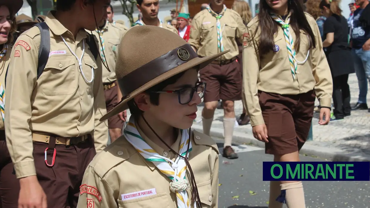 Celebrações do 25 de Abril em Benavente com cortejo de associações e colectividades