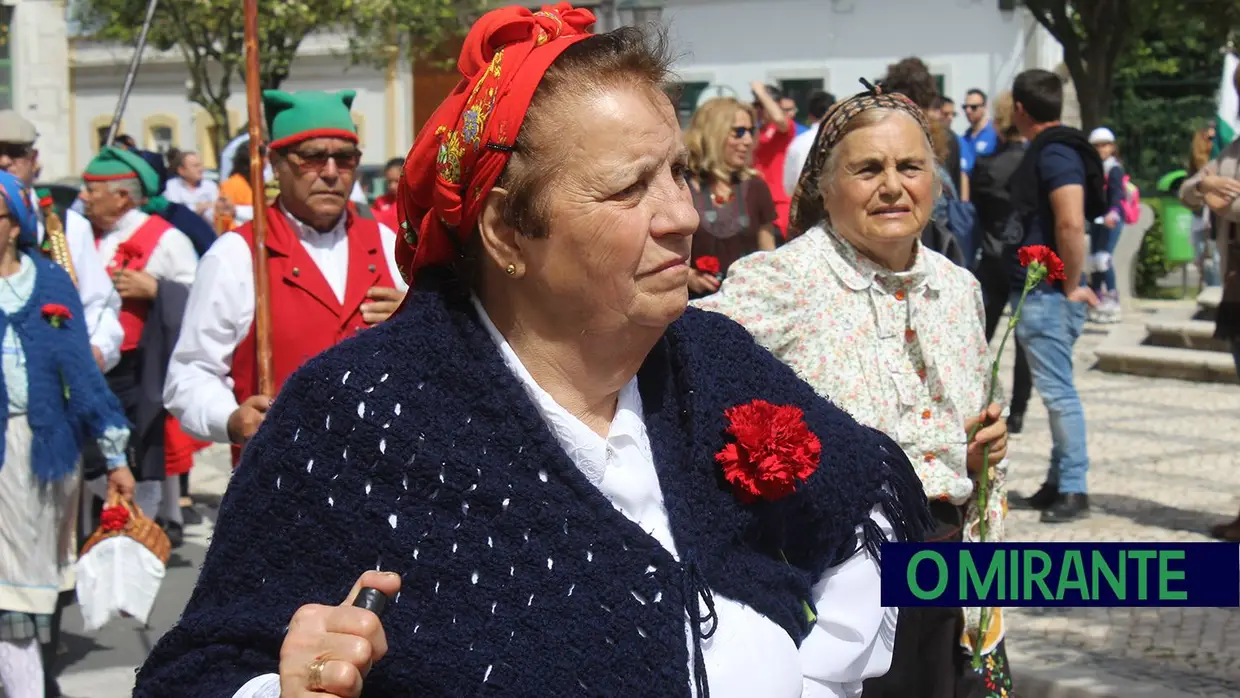 Celebrações do 25 de Abril em Benavente com cortejo de associações e colectividades