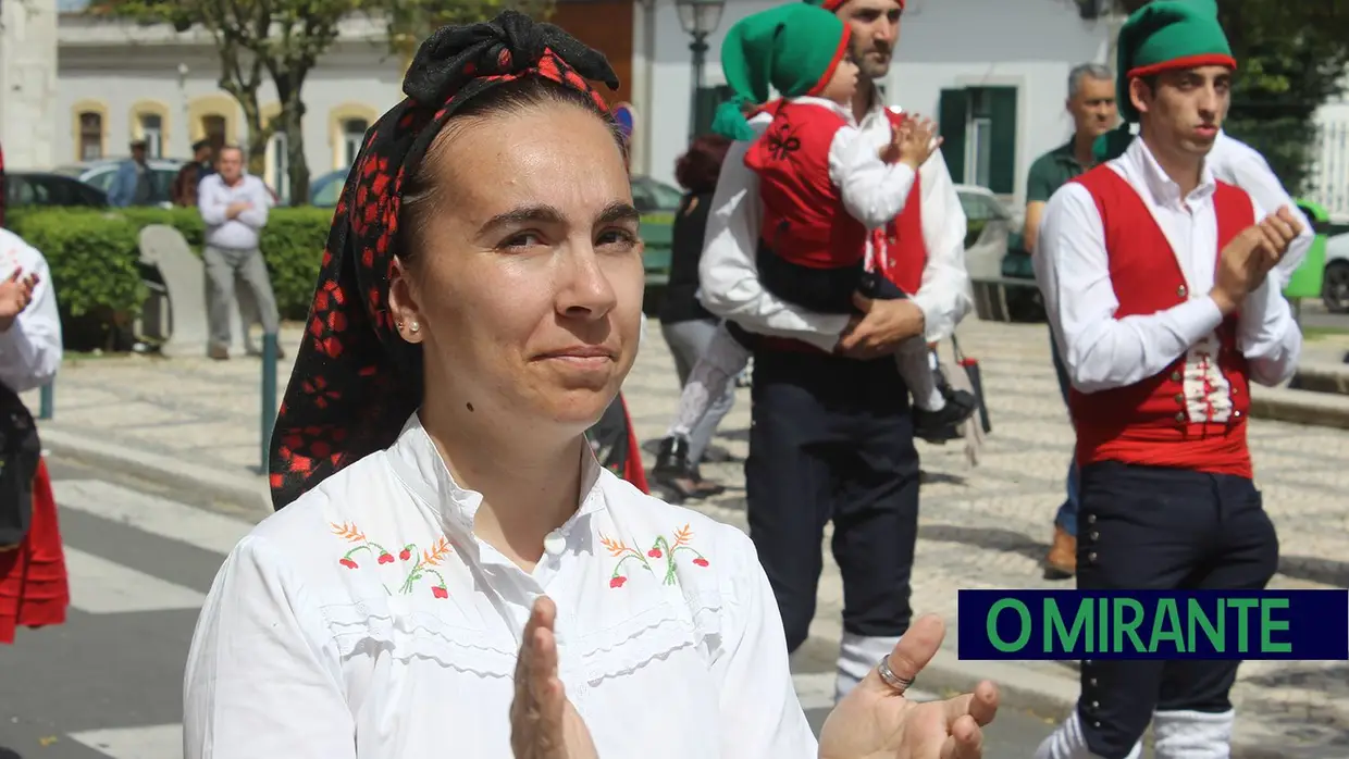Celebrações do 25 de Abril em Benavente com cortejo de associações e colectividades