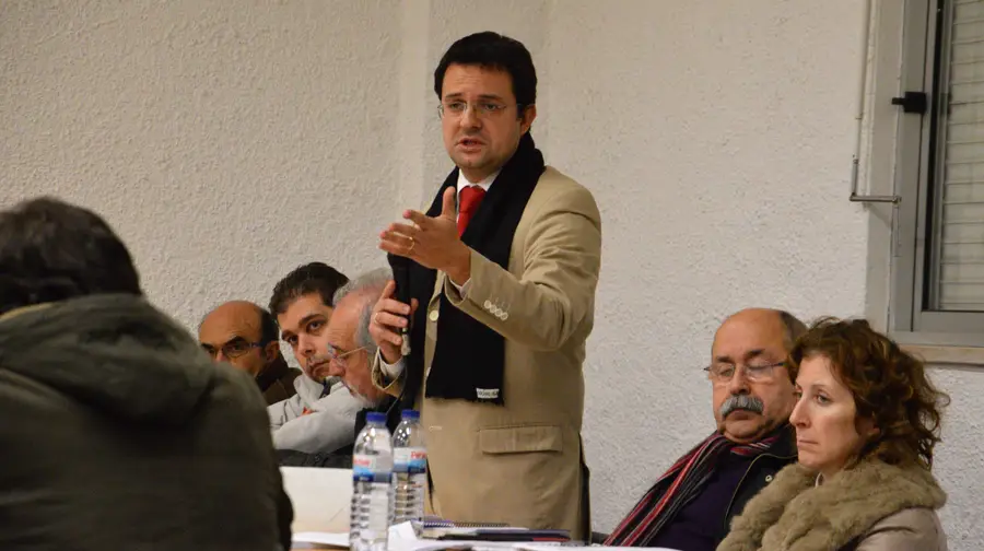 Transferência de funcionárias na Junta da Póvoa e Forte da Casa gera polémica Transferência de funcionárias na Junta da Póvoa e Forte da Casa gera polémica