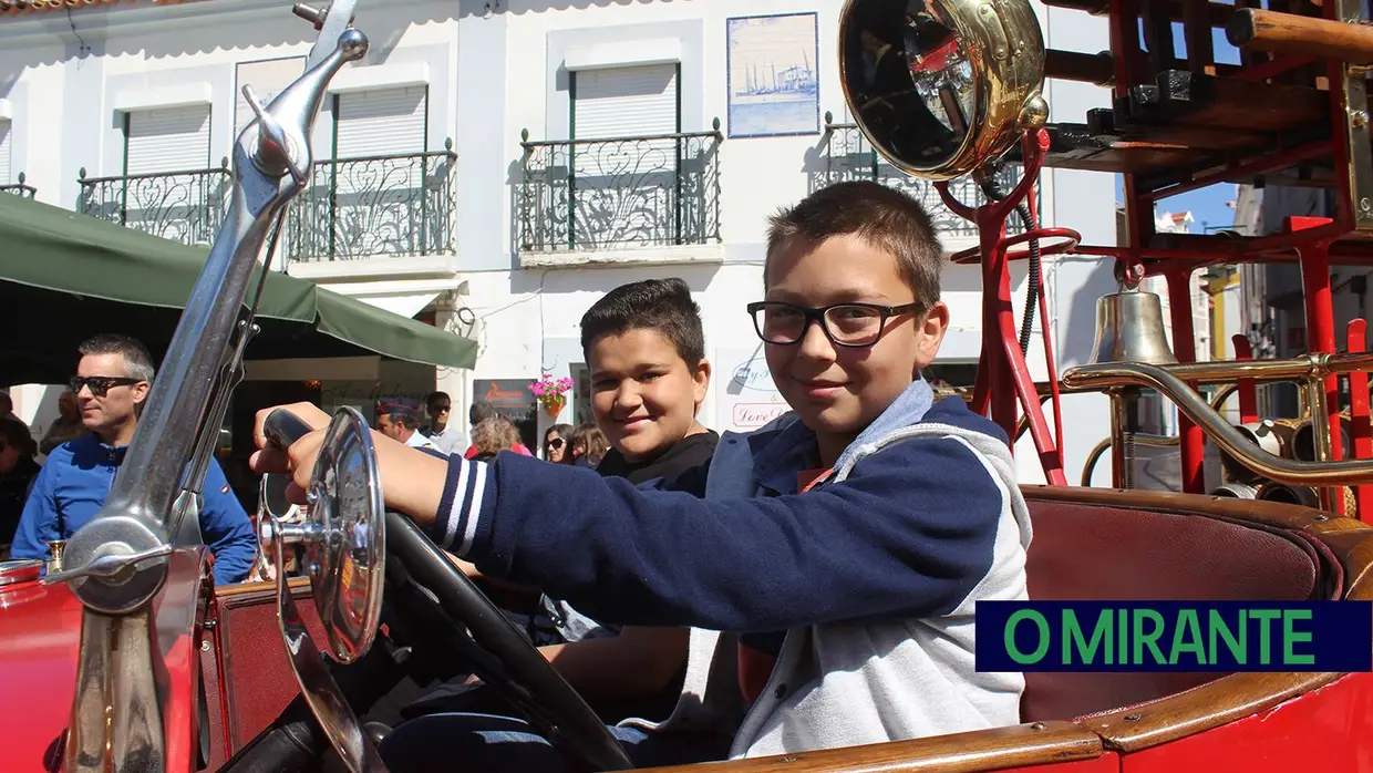 Associação dos Bombeiros Voluntários de Vila Franca de Xira apresenta novas viaturas nas comemorações do seu 136º aniversário