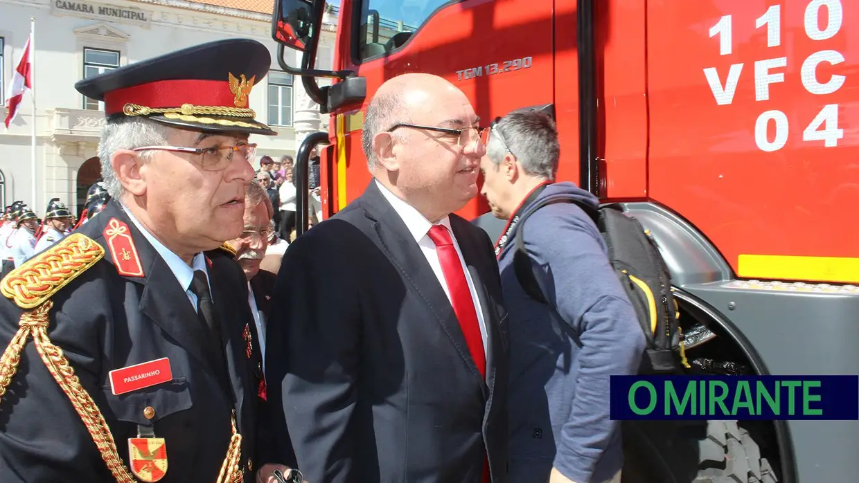 Associação dos Bombeiros Voluntários de Vila Franca de Xira apresenta novas viaturas nas comemorações do seu 136º aniversário