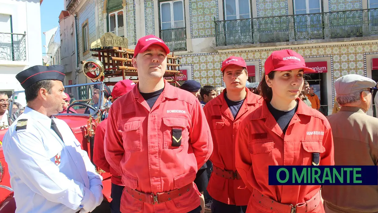 Associação dos Bombeiros Voluntários de Vila Franca de Xira apresenta novas viaturas nas comemorações do seu 136º aniversário