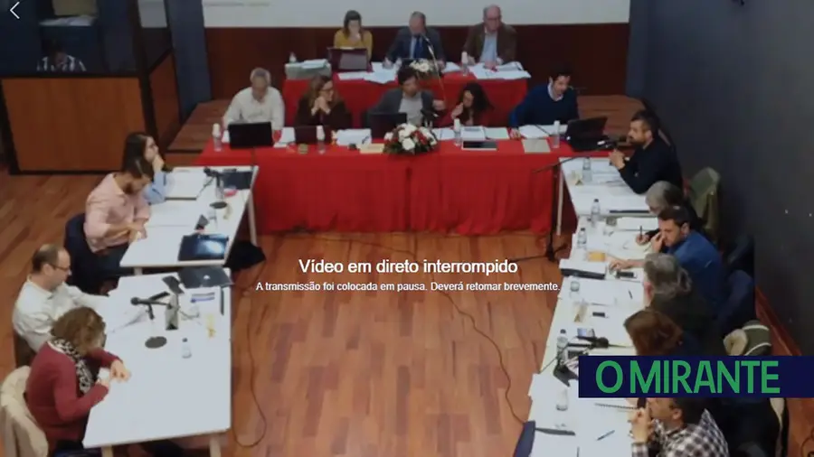 Política...interrompida Política...interrompida