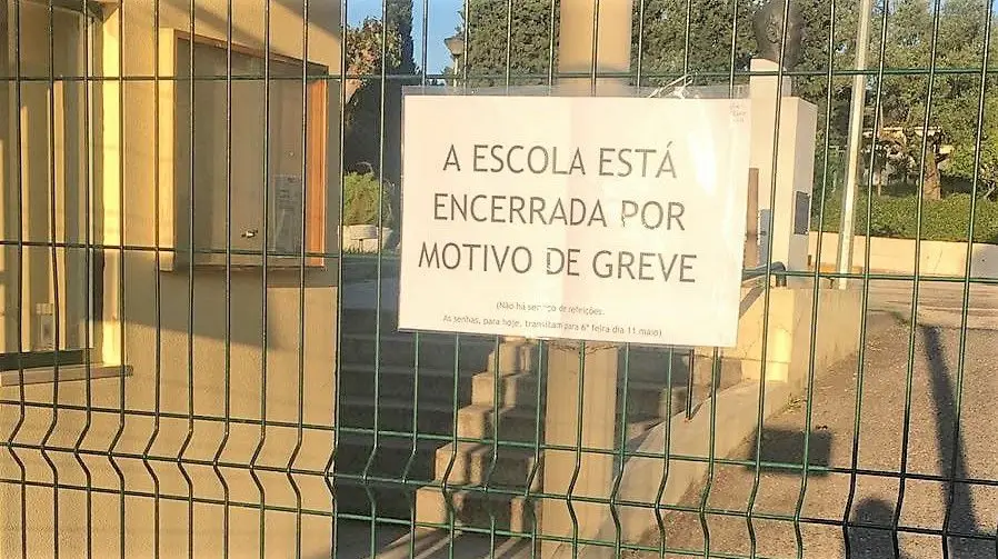 Agrupamentos de Escolas de VFX encerrados devido a greve dos funcionários Agrupamentos de Escolas de VFX encerrados devido a greve dos funcionários