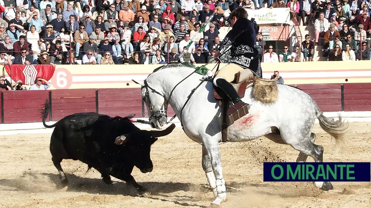 Praça de Salvaterra de Magos encheu na primeira corrida do ano