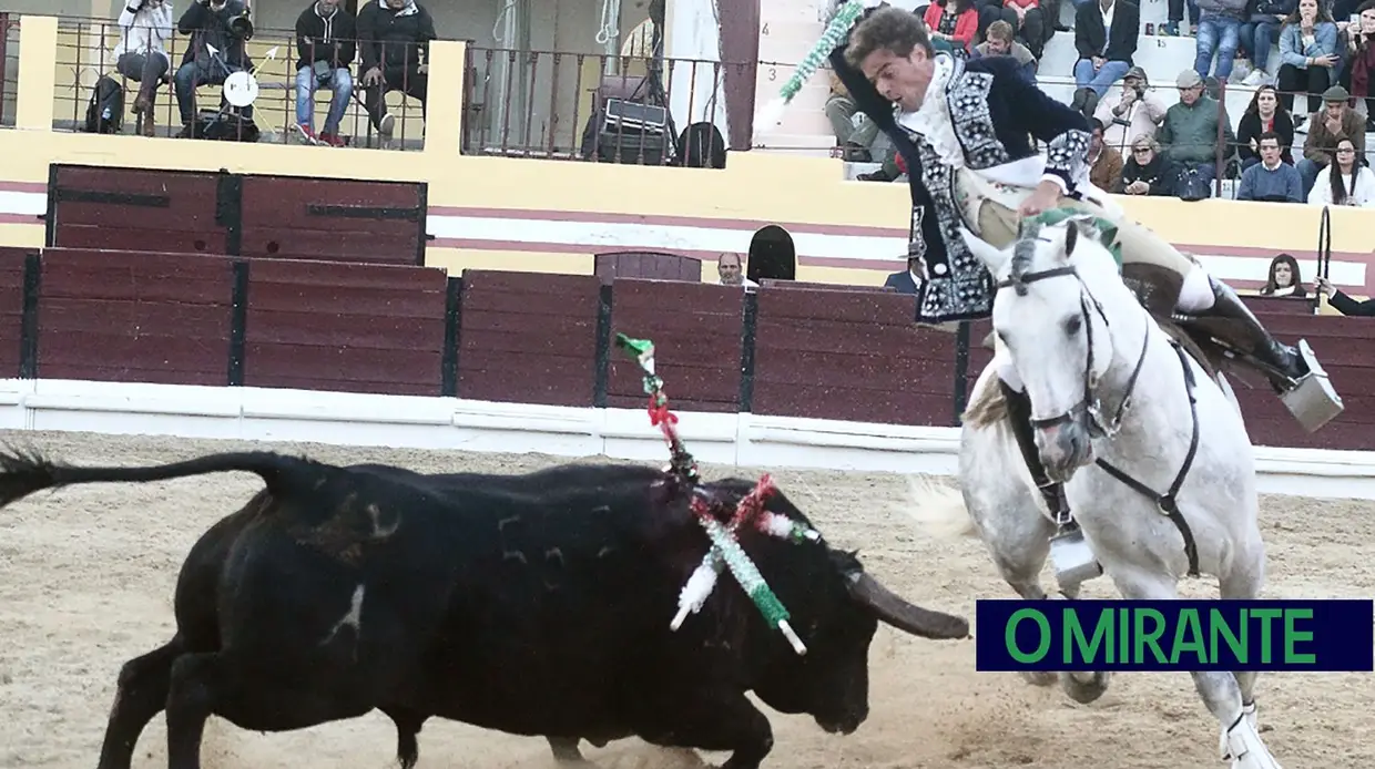 Praça de Salvaterra de Magos encheu na primeira corrida do ano