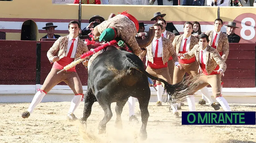 Praça de Salvaterra de Magos encheu na primeira corrida do ano Praça de Salvaterra de Magos encheu na primeira corrida do ano